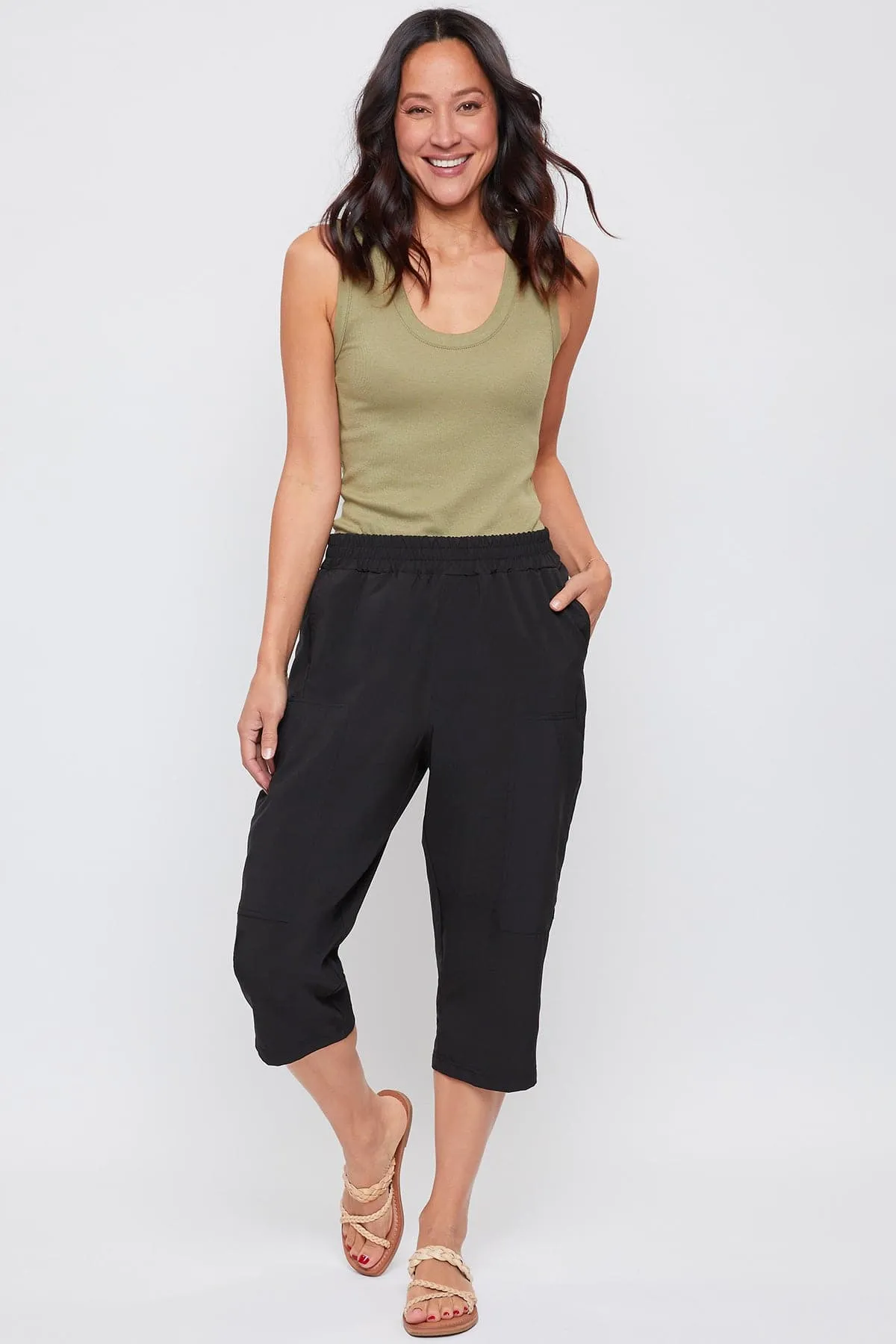 Women's Pull-On Capris With Big Pocket Detail