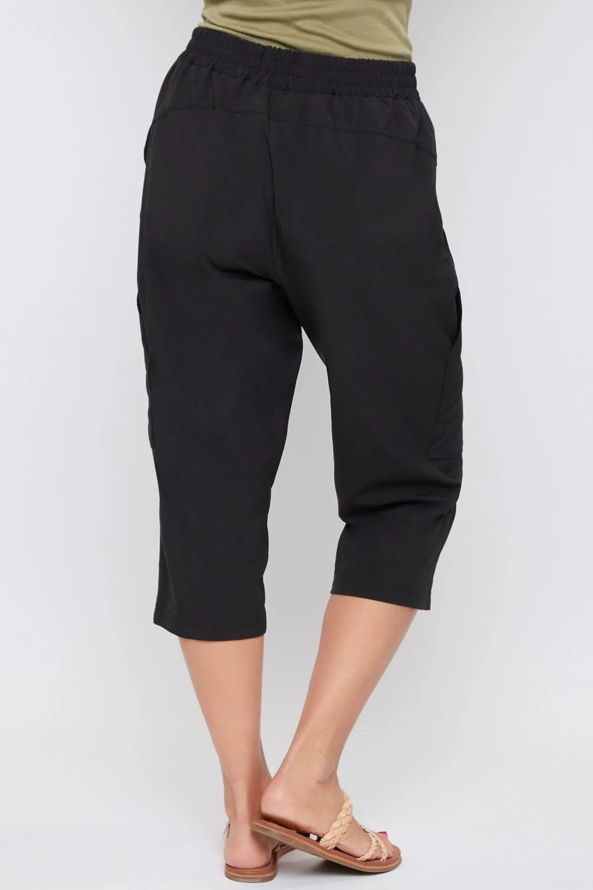 Women's Pull-On Capris With Big Pocket Detail