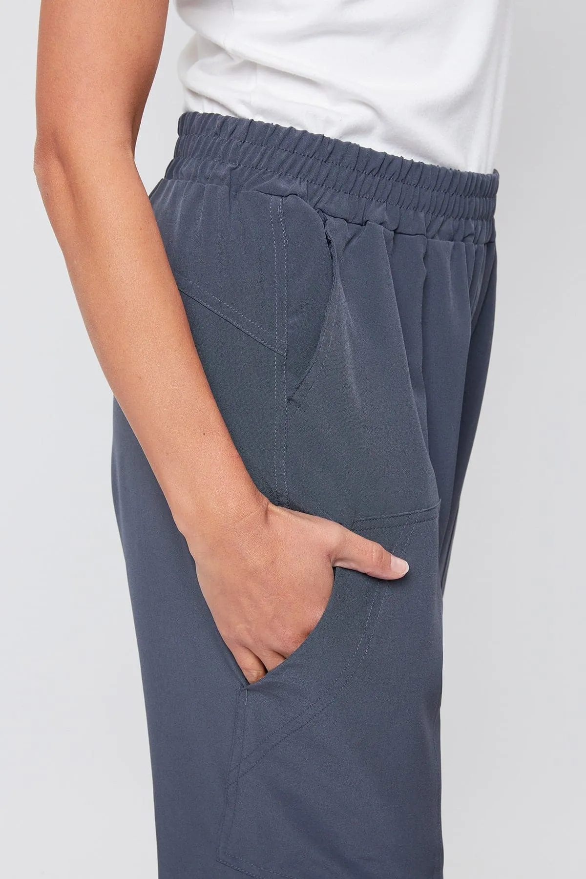 Women's Pull-On Capris With Big Pocket Detail