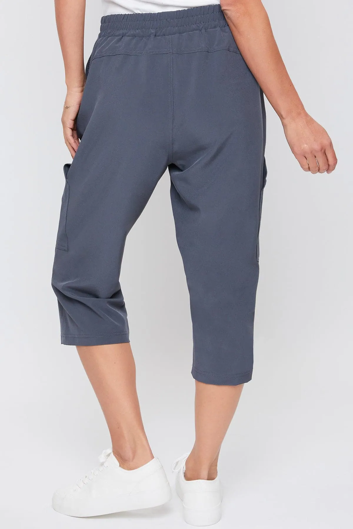 Women's Pull-On Capris With Big Pocket Detail