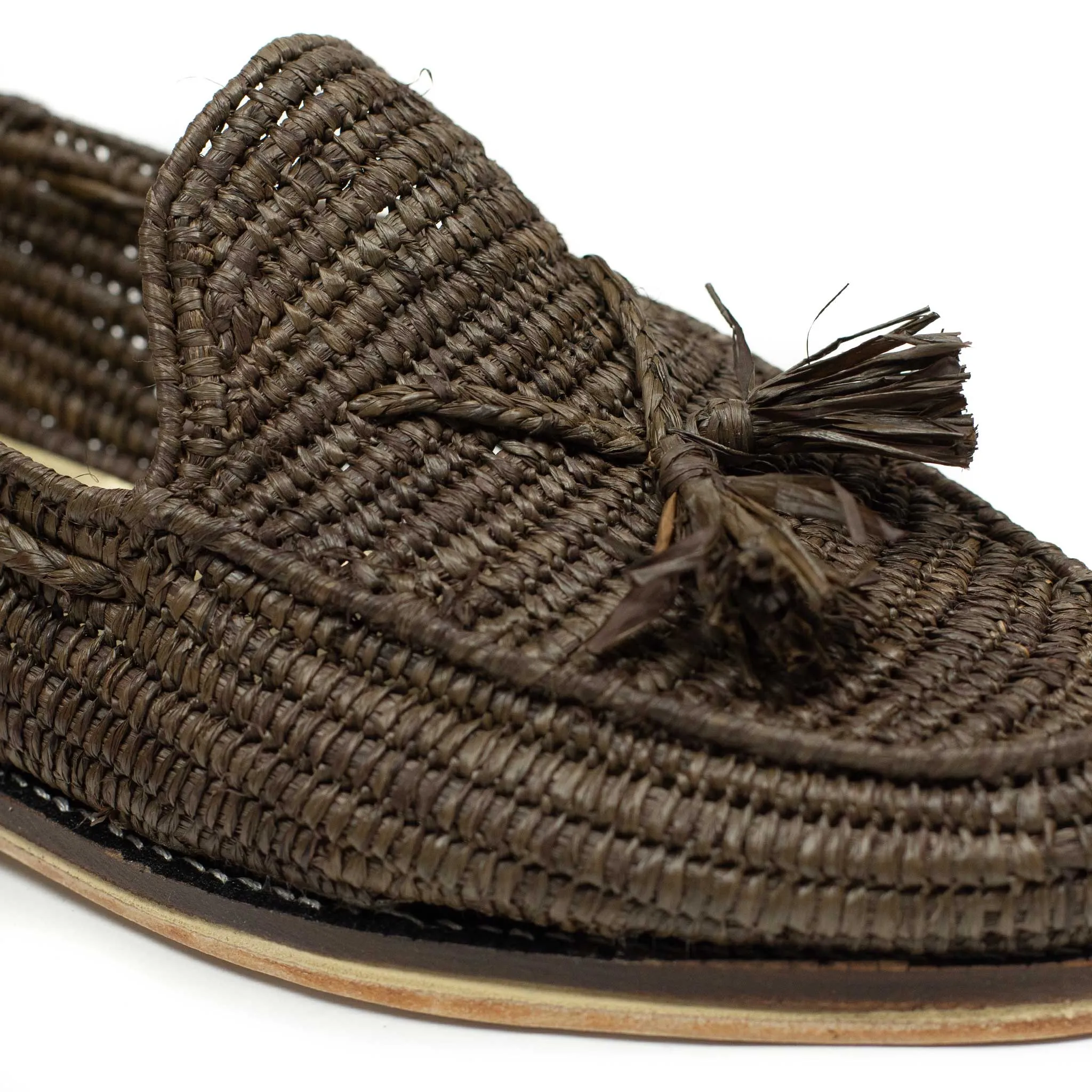 x El Karti: handmade Moroccan raffia tassel loafers, brown